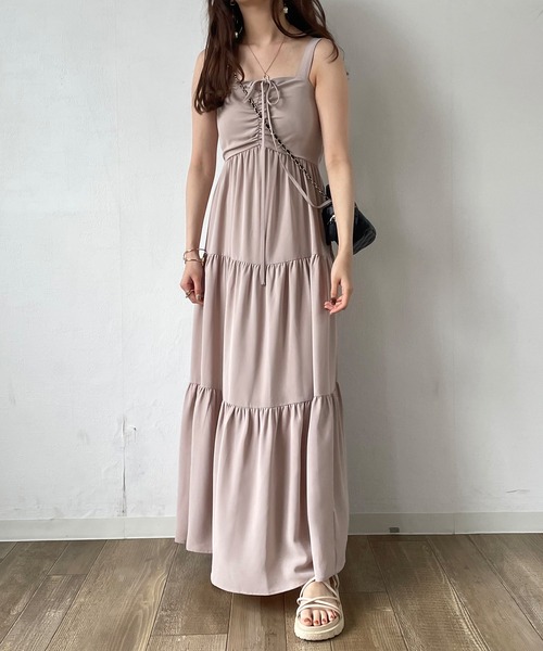 JUNOAH（ジュノア）の「ホルターネックティアードワンピース（ワンピース・レディース・ブラック/ピンクベージュ/アイボリー・MEDIUM/LARGE/X-LARGE）」の7枚目の写真