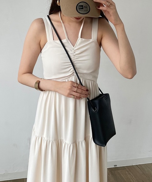 JUNOAH（ジュノア）の「ホルターネックティアードワンピース（ワンピース・レディース・ブラック/ピンクベージュ/アイボリー・MEDIUM/LARGE/X-LARGE）」の20枚目の写真