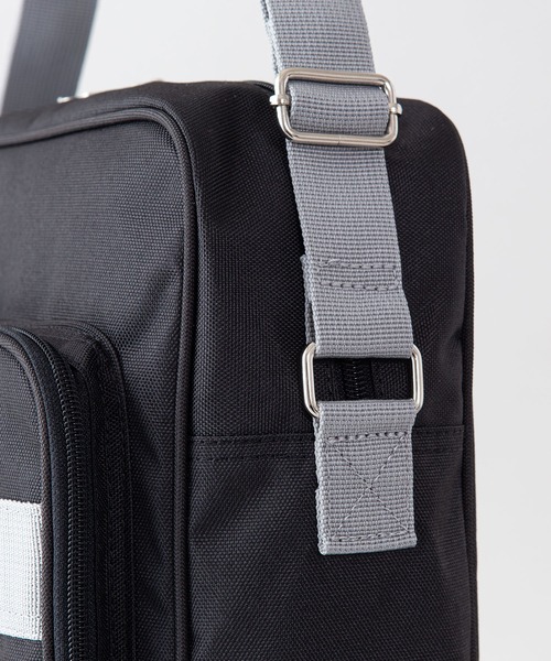 PLAYBOY（プレイボーイ）の「【PLAY BOY/プレイボーイ】斜めがけスクールバッグ　ショルダーバッグ（ショルダーバッグ・レディース・ブラック/ネイビー・FREE）」の10枚目の写真