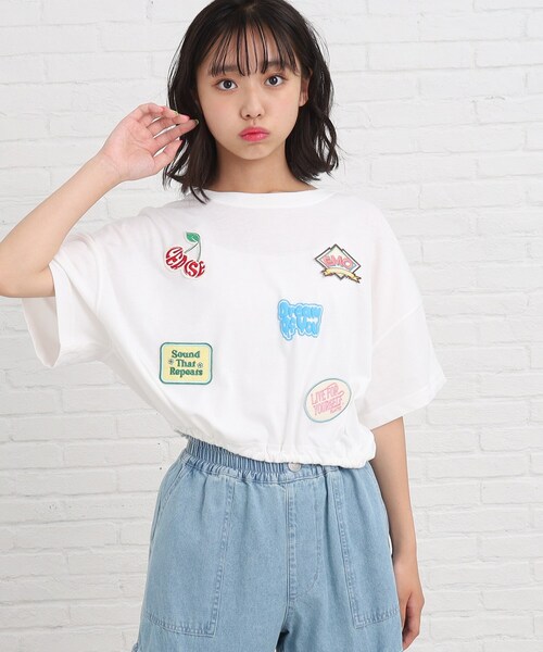 PINK-latte（ピンクラテ）の「◆【前後2WAY】裾ドロストワッペンTシャツ（Tシャツ/カットソー・キッズ・チャコールグレー/カーキ系/オフホワイト・14/15 /16）」の2枚目の写真