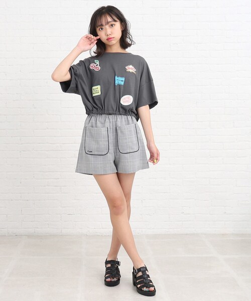 PINK-latte（ピンクラテ）の「◆【前後2WAY】裾ドロストワッペンTシャツ（Tシャツ/カットソー・キッズ・チャコールグレー/カーキ系/オフホワイト・14/15 /16）」の17枚目の写真