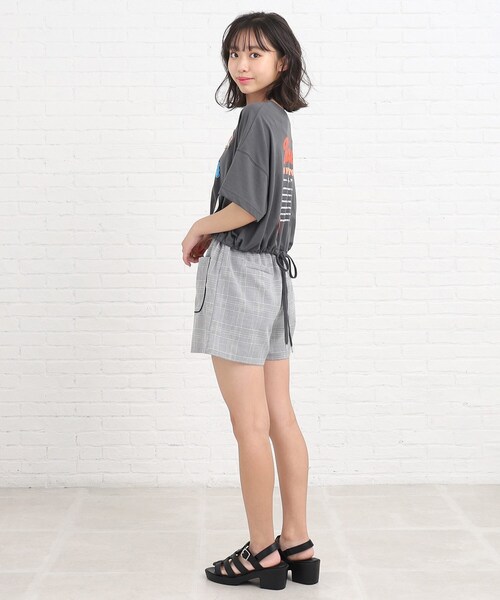 PINK-latte（ピンクラテ）の「◆【前後2WAY】裾ドロストワッペンTシャツ（Tシャツ/カットソー・キッズ・チャコールグレー/カーキ系/オフホワイト・14/15 /16）」の13枚目の写真