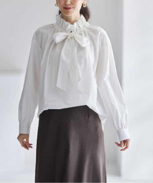 BELLUNA（ベルーナ）の「顔が華やぐギャザーリボンデザインブラウス（シャツ/ブラウス・レディース・ブラック/オフホワイト・X-LARGE/LARGE/MEDIUM）」の3枚目の写真