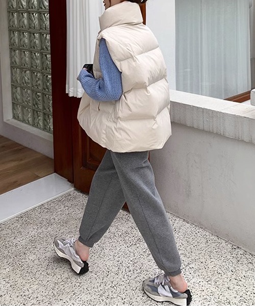 SEN TOKYO（セントーキョー）の「スタイリッシュでラフな美シルエット。スタンドカラー ボリュームエコダウンベスト（ダウンベスト・レディース・アイボリー/ブラック・L/M/S）」の4枚目の写真