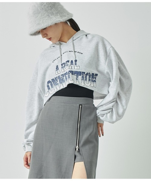 ANAP(アナップ)の「ユーズド風プリントクロップドフーディー(パーカー・レディース・モスグリーン/ブラック/ライトグレー・FREE)」の1枚目の写真