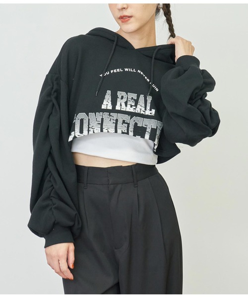 ANAP(アナップ)の「ユーズド風プリントクロップドフーディー(パーカー・レディース・モスグリーン/ブラック/ライトグレー・FREE)」の2枚目の写真