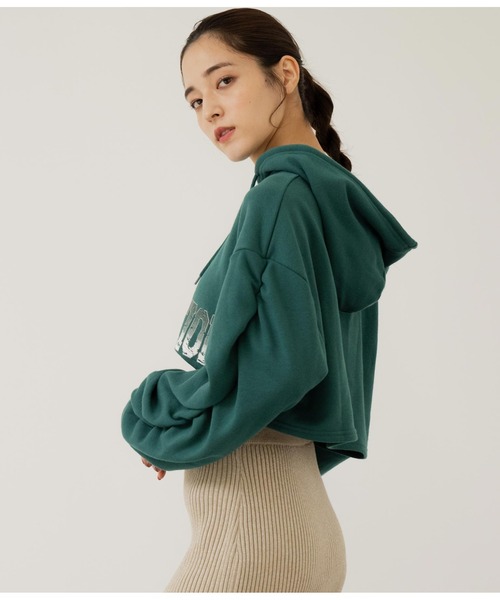 ANAP(アナップ)の「ユーズド風プリントクロップドフーディー(パーカー・レディース・モスグリーン/ブラック/ライトグレー・FREE)」の4枚目の写真