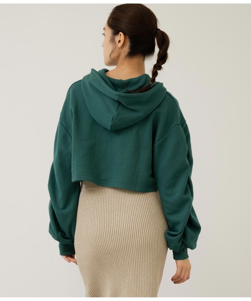 ANAP(アナップ)の「ユーズド風プリントクロップドフーディー(パーカー・レディース・モスグリーン/ブラック/ライトグレー・FREE)」の5枚目の写真