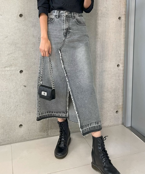 GLAMOROUS JANE（グラマラスジェーン）の「デニムフリンジヘムロングSK（デニムスカート・レディース・グレー/ブラック/ブルー・L/M）」の3枚目の写真