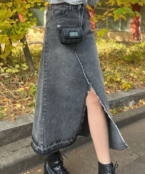 GLAMOROUS JANE（グラマラスジェーン）の「デニムフリンジヘムロングSK（デニムスカート・レディース・グレー/ブラック/ブルー・L/M）」の2枚目の写真