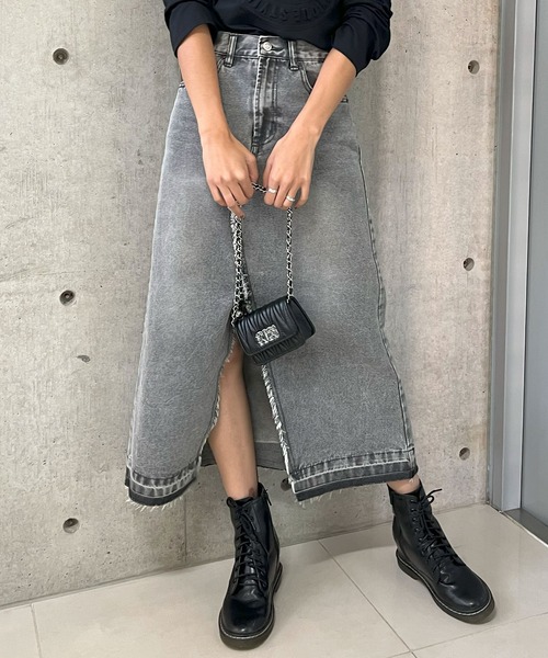 GLAMOROUS JANE（グラマラスジェーン）の「デニムフリンジヘムロングSK（デニムスカート・レディース・グレー/ブラック/ブルー・L/M）」の15枚目の写真