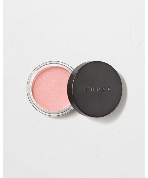 THREE（スリー）の「THREE グラムトーンカラーカスタード（アイシャドウ・レディース・02 SWEET EXPLORER/08 CIAO BELLA/01 ETERNAL EXPLORER/03 UNKNOWN PLEASURE/05 UNSEEN TREASURE/07 TENDER TRAVELLER/06 UNRIVALED SECRET/04 UNLIMITED TIME/09 GENTLE BLOOM/10 CLOUDED PETAL・FREE）」の8枚目の写真