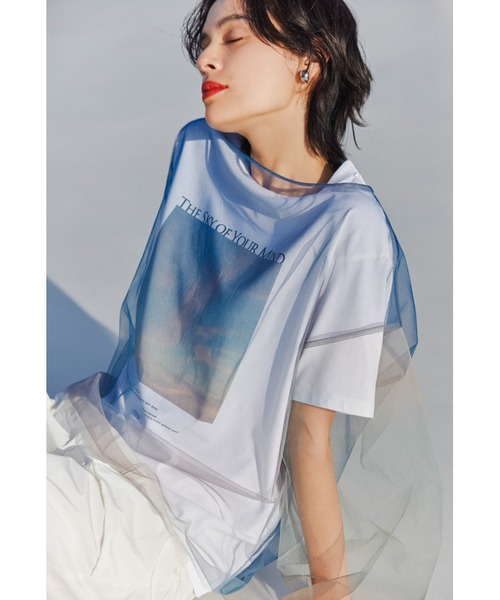 emmi（エミ）の「【emmi atelier】eco フォトTシャツ（Tシャツ/カットソー・レディース・イエロー/ホワイト・FREE）」の2枚目の写真