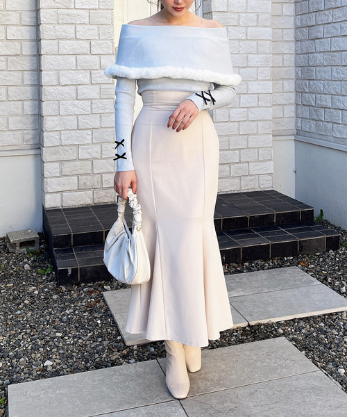 MIIA(ミーア)の「オフショルファー付きニット(ニット/セーター・レディース・オフホワイト/ブルー/ブラック・FREE)」の6枚目の写真