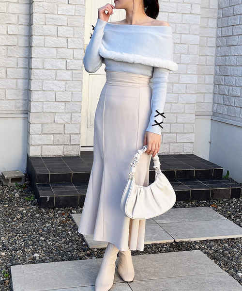 MIIA(ミーア)の「オフショルファー付きニット(ニット/セーター・レディース・オフホワイト/ブルー/ブラック・FREE)」の9枚目の写真