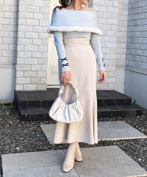 MIIA(ミーア)の「オフショルファー付きニット(ニット/セーター・レディース・オフホワイト/ブルー/ブラック・FREE)」の11枚目の写真