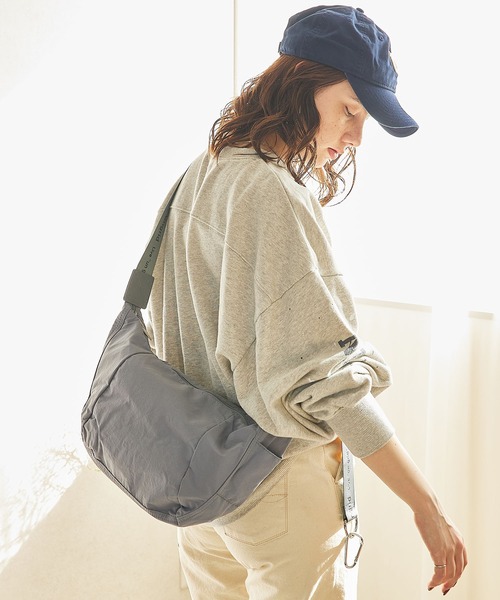 【Ungrid/アングリッド】牛革付属 軽量撥水ソフトナイロン 大容量ショルダーバッグ カラビナ キー収納ポケット付（ショルダーバッグ）｜Ungrid（アングリッド）