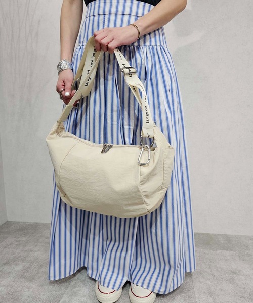 【Ungrid/アングリッド】牛革付属 軽量撥水ソフトナイロン 大容量ショルダーバッグ カラビナ キー収納ポケット付（ショルダーバッグ）｜Ungrid（アングリッド）