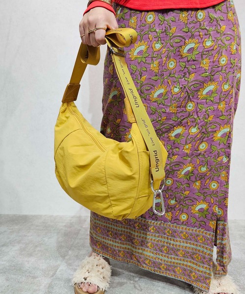 【Ungrid/アングリッド】牛革付属 軽量撥水ソフトナイロン 大容量ショルダーバッグ カラビナ キー収納ポケット付（ショルダーバッグ）｜Ungrid（アングリッド）