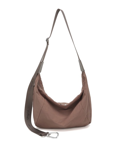 【Ungrid/アングリッド】牛革付属 軽量撥水ソフトナイロン 大容量ショルダーバッグ カラビナ キー収納ポケット付（ショルダーバッグ）｜Ungrid（アングリッド）