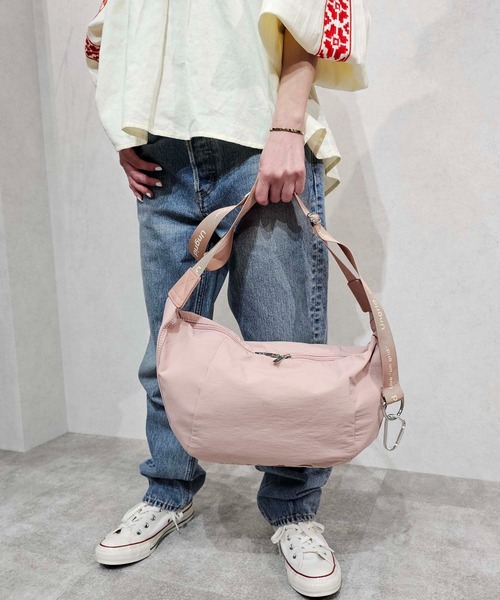 【Ungrid/アングリッド】牛革付属 軽量撥水ソフトナイロン 大容量ショルダーバッグ カラビナ キー収納ポケット付（ショルダーバッグ）｜Ungrid（アングリッド）