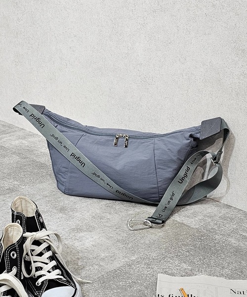 【Ungrid/アングリッド】牛革付属 軽量撥水ソフトナイロン 大容量ショルダーバッグ カラビナ キー収納ポケット付（ショルダーバッグ）｜Ungrid（アングリッド）