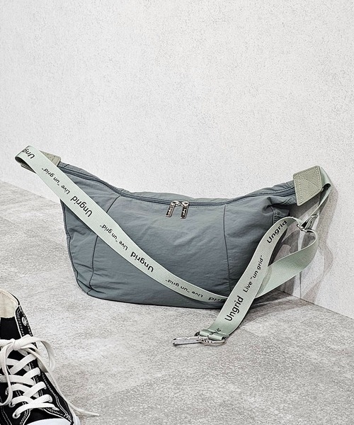 【Ungrid/アングリッド】牛革付属 軽量撥水ソフトナイロン 大容量ショルダーバッグ カラビナ キー収納ポケット付（ショルダーバッグ）｜Ungrid（アングリッド）