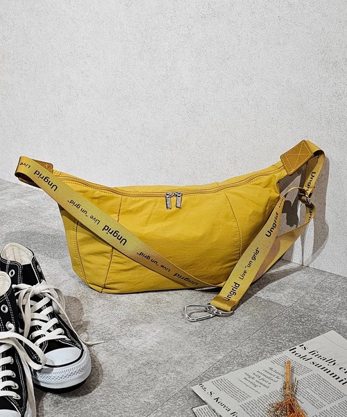 【Ungrid/アングリッド】牛革付属 軽量撥水ソフトナイロン 大容量ショルダーバッグ カラビナ キー収納ポケット付（ショルダーバッグ）｜Ungrid（アングリッド）