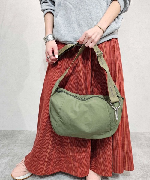 【Ungrid/アングリッド】牛革付属 軽量撥水ソフトナイロン 大容量ショルダーバッグ カラビナ キー収納ポケット付（ショルダーバッグ）｜Ungrid（アングリッド）