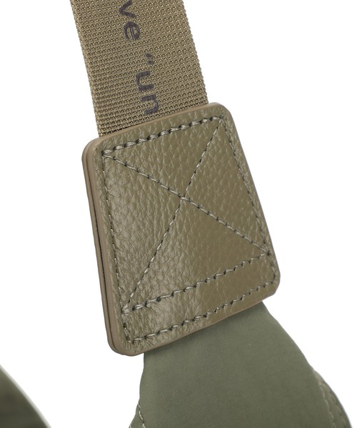 【Ungrid/アングリッド】牛革付属 軽量撥水ソフトナイロン 大容量ショルダーバッグ カラビナ キー収納ポケット付（ショルダーバッグ）｜Ungrid（アングリッド）