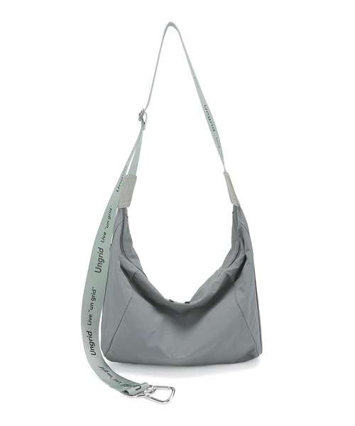 【Ungrid/アングリッド】牛革付属 軽量撥水ソフトナイロン 大容量ショルダーバッグ カラビナ キー収納ポケット付（ショルダーバッグ）｜Ungrid（アングリッド）