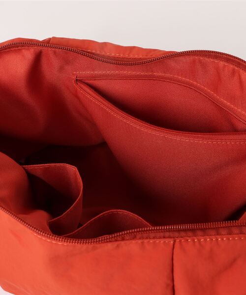 【Ungrid/アングリッド】牛革付属 軽量撥水ソフトナイロン 大容量ショルダーバッグ カラビナ キー収納ポケット付（ショルダーバッグ）｜Ungrid（アングリッド）