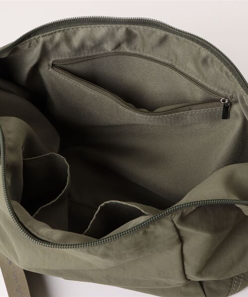 【Ungrid/アングリッド】牛革付属 軽量撥水ソフトナイロン 大容量ショルダーバッグ カラビナ キー収納ポケット付（ショルダーバッグ）｜Ungrid（アングリッド）