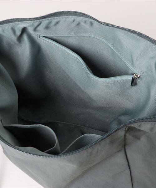 【Ungrid/アングリッド】牛革付属 軽量撥水ソフトナイロン 大容量ショルダーバッグ カラビナ キー収納ポケット付（ショルダーバッグ）｜Ungrid（アングリッド）