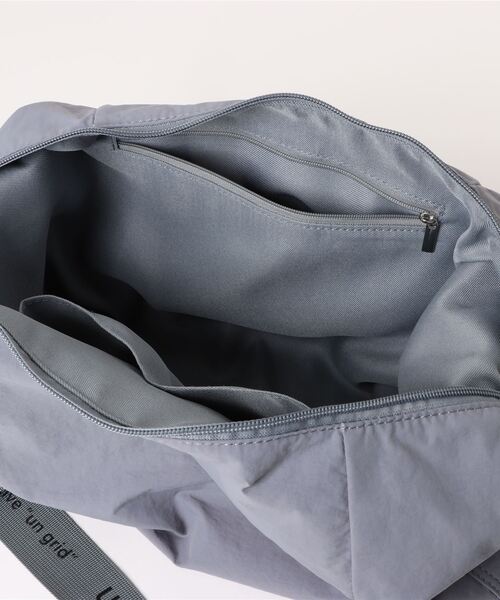 【Ungrid/アングリッド】牛革付属 軽量撥水ソフトナイロン 大容量ショルダーバッグ カラビナ キー収納ポケット付（ショルダーバッグ）｜Ungrid（アングリッド）