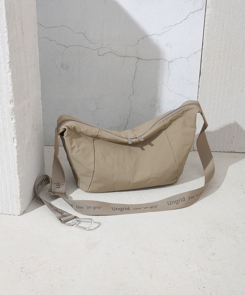 【Ungrid/アングリッド】牛革付属 軽量撥水ソフトナイロン 大容量ショルダーバッグ カラビナ キー収納ポケット付（ショルダーバッグ）｜Ungrid（アングリッド）