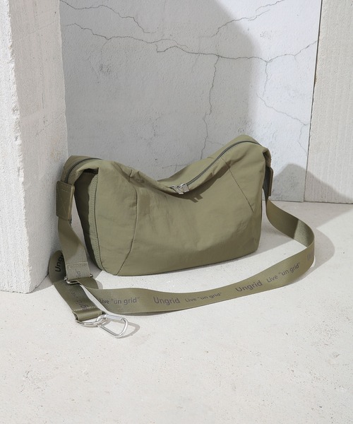 【Ungrid/アングリッド】牛革付属 軽量撥水ソフトナイロン 大容量ショルダーバッグ カラビナ キー収納ポケット付（ショルダーバッグ）｜Ungrid（アングリッド）