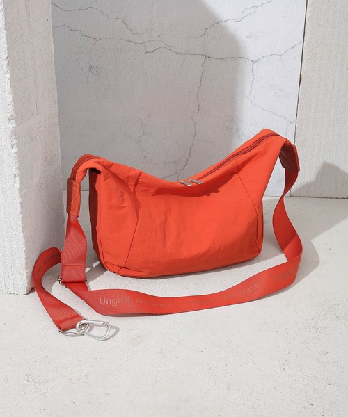 【Ungrid/アングリッド】牛革付属 軽量撥水ソフトナイロン 大容量ショルダーバッグ カラビナ キー収納ポケット付（ショルダーバッグ）｜Ungrid（アングリッド）
