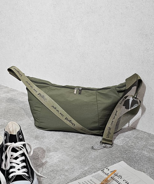 【Ungrid/アングリッド】牛革付属 軽量撥水ソフトナイロン 大容量ショルダーバッグ カラビナ キー収納ポケット付（ショルダーバッグ）｜Ungrid（アングリッド）