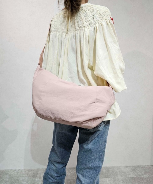 【Ungrid/アングリッド】牛革付属 軽量撥水ソフトナイロン 大容量ショルダーバッグ カラビナ キー収納ポケット付（ショルダーバッグ）｜Ungrid（アングリッド）