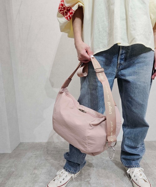 【Ungrid/アングリッド】牛革付属 軽量撥水ソフトナイロン 大容量ショルダーバッグ カラビナ キー収納ポケット付（ショルダーバッグ）｜Ungrid（アングリッド）