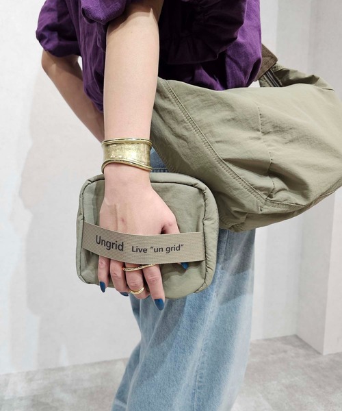 【Ungrid/アングリッド】牛革付属 軽量撥水ソフトナイロン 大容量ショルダーバッグ カラビナ キー収納ポケット付（ショルダーバッグ）｜Ungrid（アングリッド）