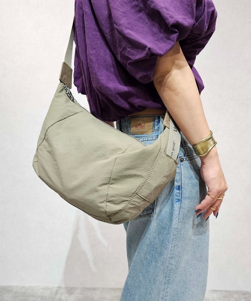 【Ungrid/アングリッド】牛革付属 軽量撥水ソフトナイロン 大容量ショルダーバッグ カラビナ キー収納ポケット付（ショルダーバッグ）｜Ungrid（アングリッド）