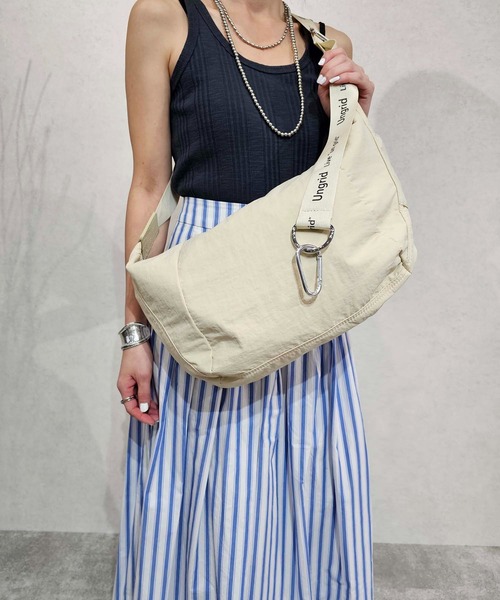 【Ungrid/アングリッド】牛革付属 軽量撥水ソフトナイロン 大容量ショルダーバッグ カラビナ キー収納ポケット付（ショルダーバッグ）｜Ungrid（アングリッド）