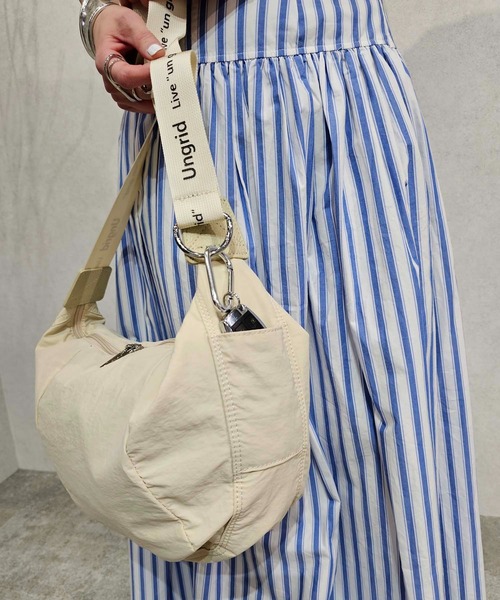 【Ungrid/アングリッド】牛革付属 軽量撥水ソフトナイロン 大容量ショルダーバッグ カラビナ キー収納ポケット付（ショルダーバッグ）｜Ungrid（アングリッド）