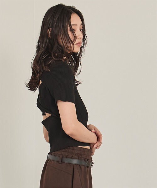 miette(ミエット)の「バックツイストリブニットトップス(ニット/セーター・レディース・オフホワイト/ブラック/パープル/レッド・FREE)」の19枚目の写真