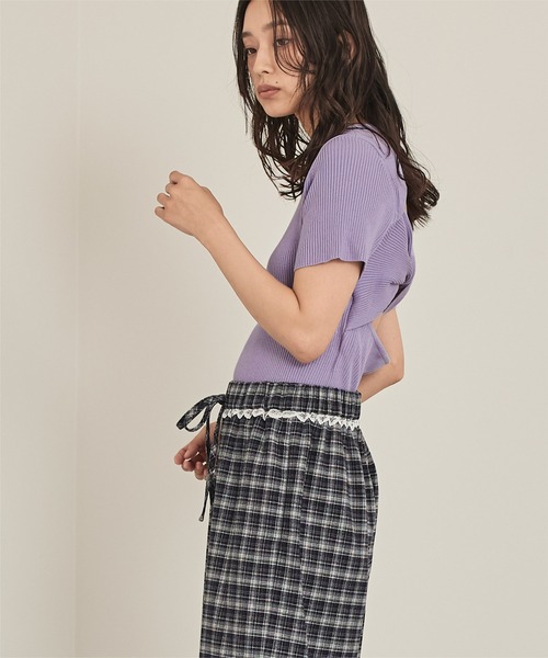 miette(ミエット)の「バックツイストリブニットトップス(ニット/セーター・レディース・オフホワイト/ブラック/パープル/レッド・FREE)」の22枚目の写真