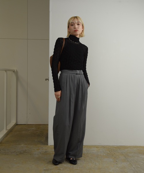 Amiur(エミレ)の「belt design tuck wide pants / ベルトデザインタックワイドパンツ(スラックス・レディース・ブラック/アイボリー/グレー・FREE)」の3枚目の写真