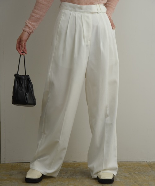 Amiur(エミレ)の「belt design tuck wide pants / ベルトデザインタックワイドパンツ(スラックス・レディース・ブラック/アイボリー/グレー・FREE)」の5枚目の写真