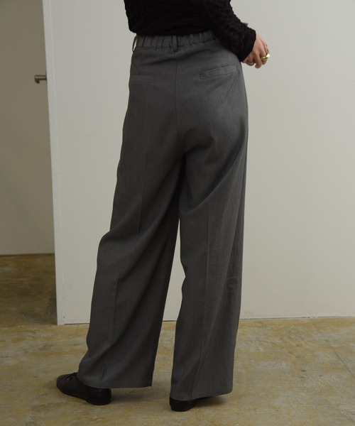 Amiur(エミレ)の「belt design tuck wide pants / ベルトデザインタックワイドパンツ(スラックス・レディース・ブラック/アイボリー/グレー・FREE)」の10枚目の写真